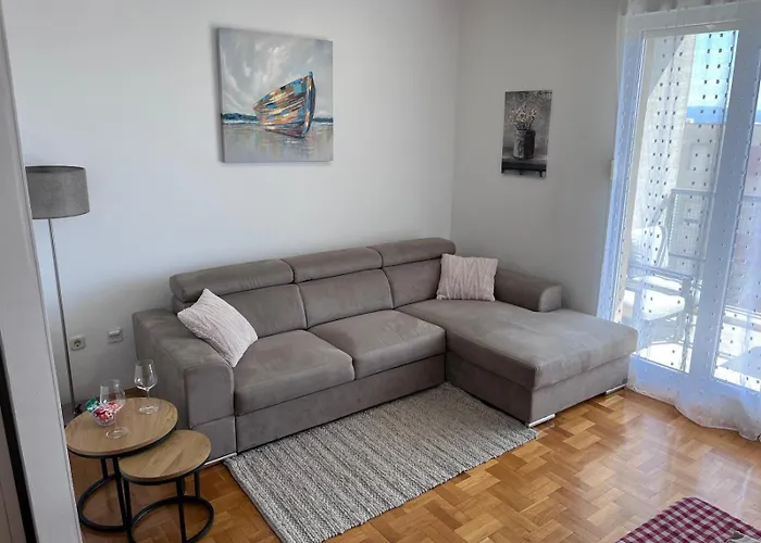Apartment Smile With Secure Private Garage